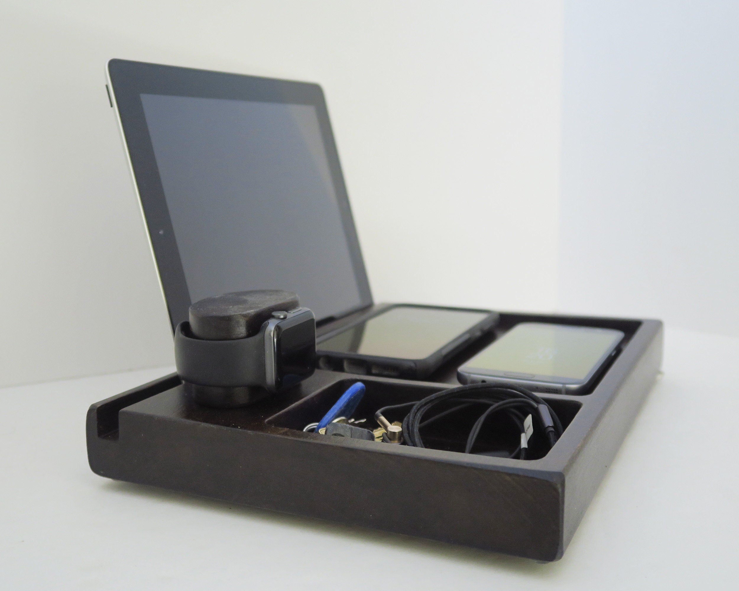 Double QI Charging Station – Gadget Tray – Wooden Charging Dock – Solid Wood Tray – Wireless Charging Station – Desk Organizer Standout EDC