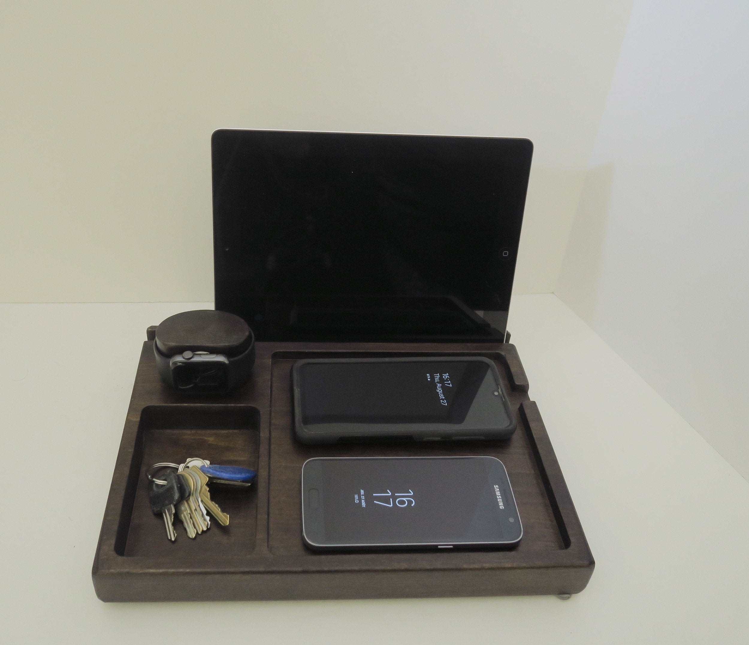 Double QI Charging Station – Gadget Tray – Wooden Charging Dock – Solid Wood Tray – Wireless Charging Station – Desk Organizer Standout EDC